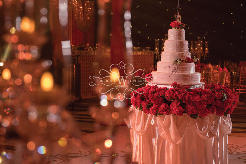 indian-destination-weddings-thailand-cakes-reception-decor-ideas.jpg